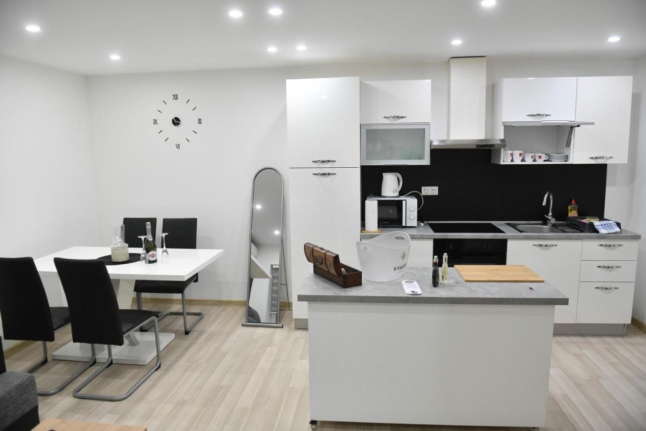 Apartman Lucia Джяково Екстер'єр фото