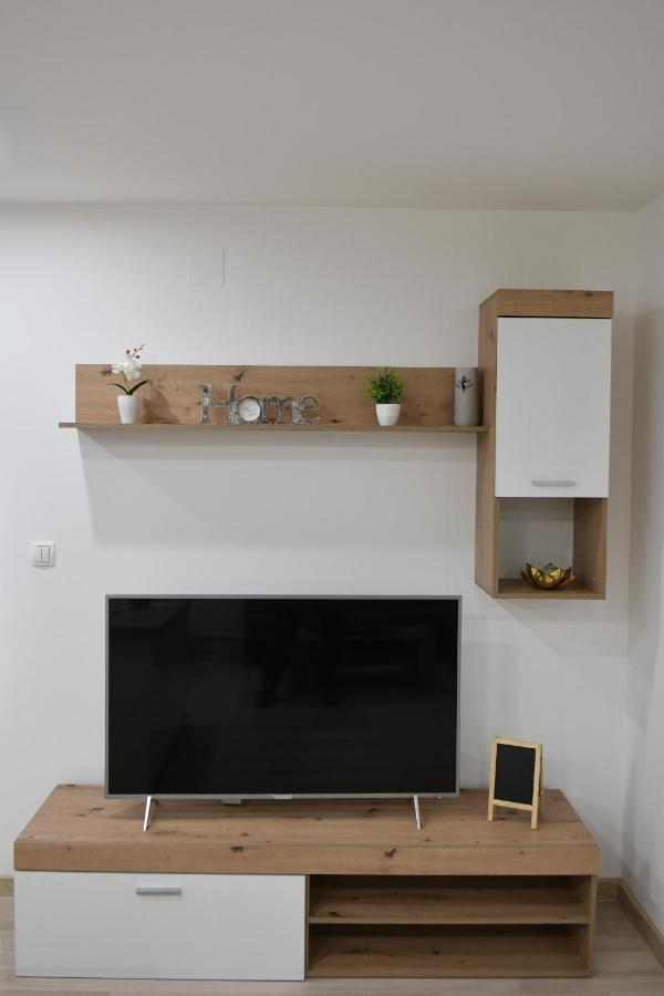 Apartman Lucia Джяково Екстер'єр фото