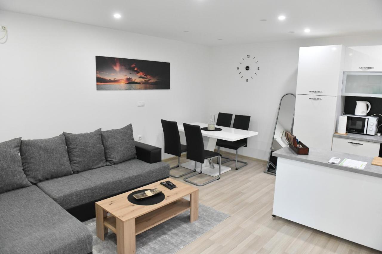 Apartman Lucia Джяково Екстер'єр фото