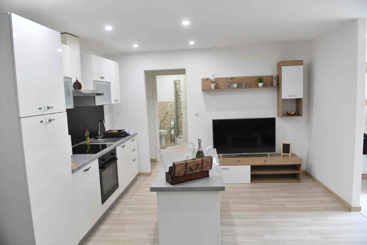 Apartman Lucia Джяково Екстер'єр фото