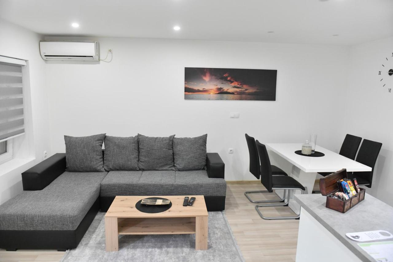 Apartman Lucia Джяково Екстер'єр фото